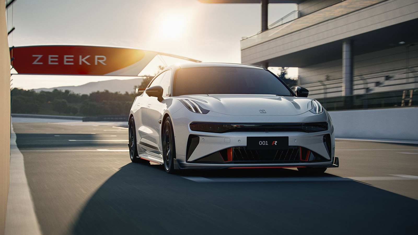 Zeekr: Λανσάρεται στην Ευρώπη το «καυτό» 001 FR 